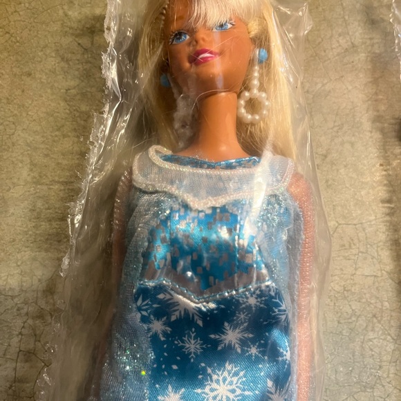 Lot of 2 Barbie Dolls - Picture 2 of 4